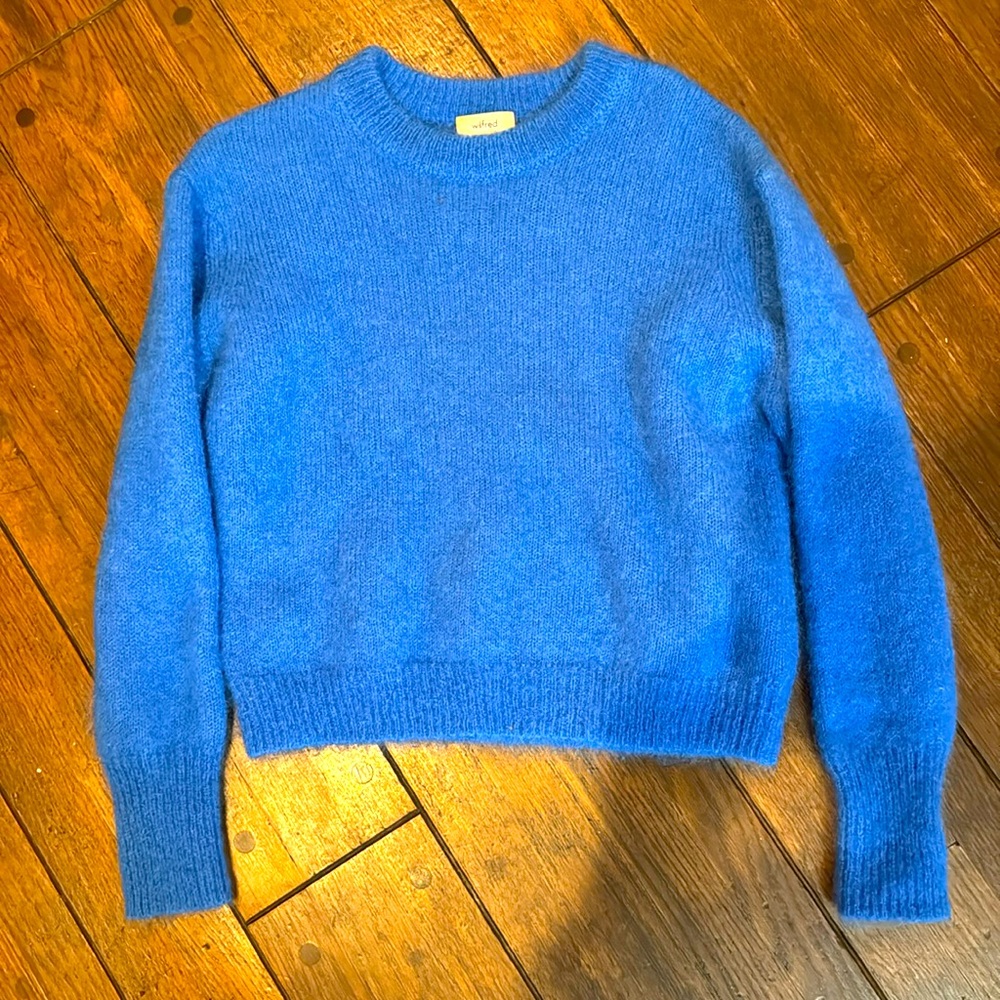 Aritzia gorgeous cornflower blue boxy knit sweater